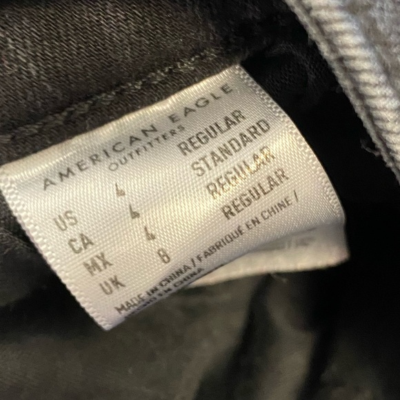 NWOT American Eagle women’s black distressed jegging jeans. Size 4R - Picture 3 of 9